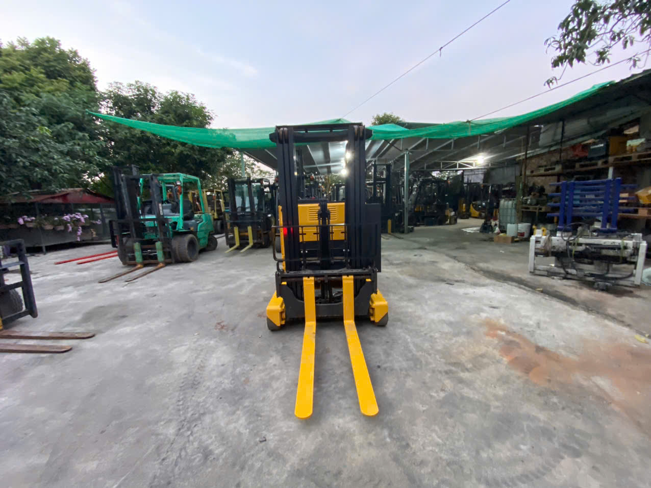 xe nâng điện đứng lái KOMATSU