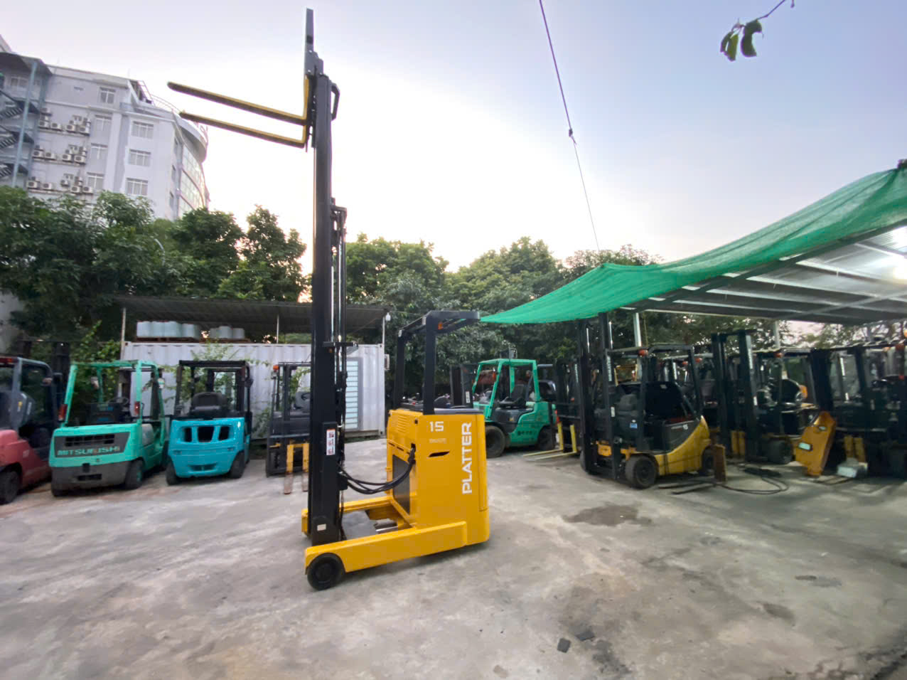 xe nâng điện đứng lái KOMATSU