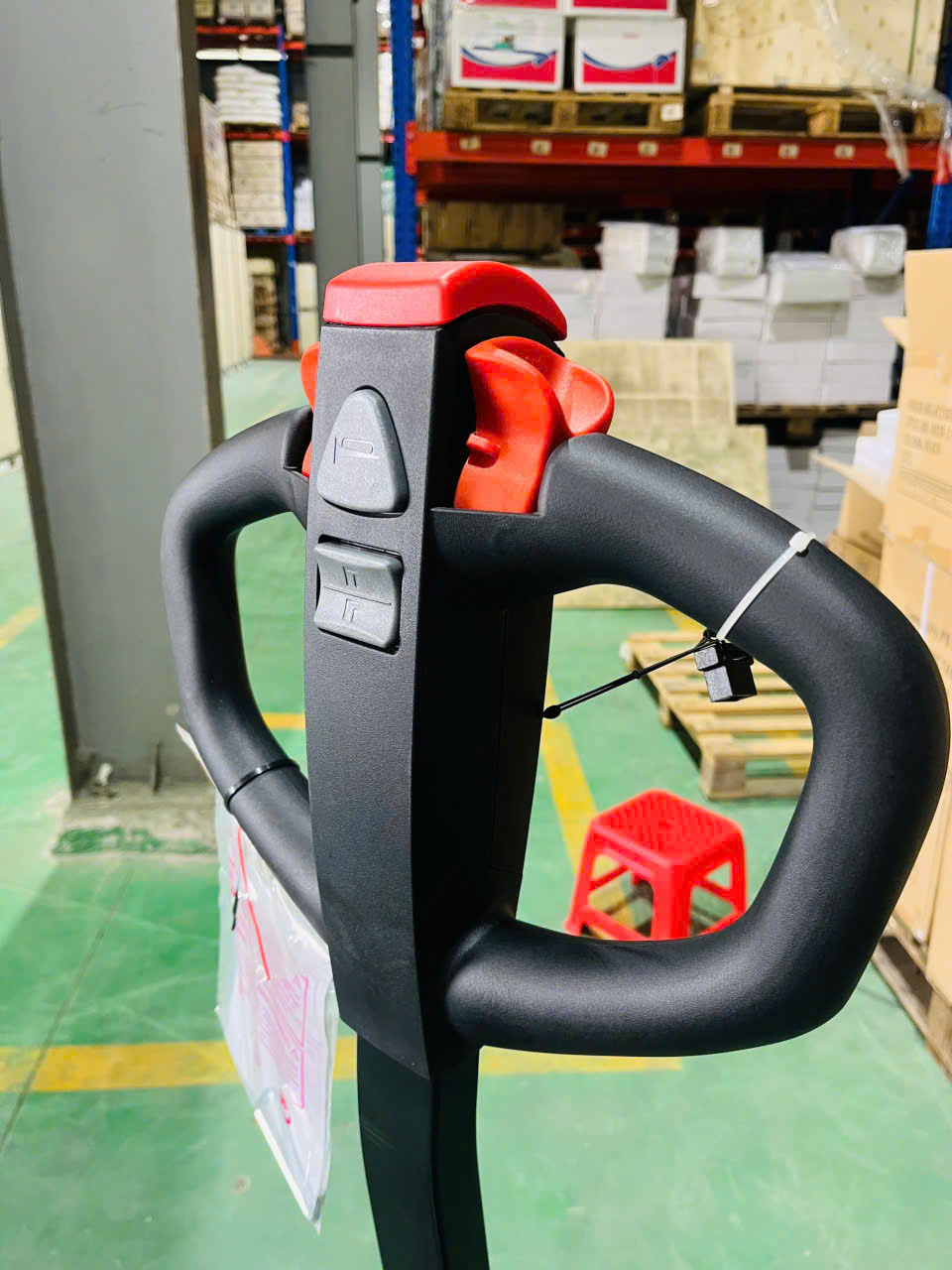 Xe nâng tay điện